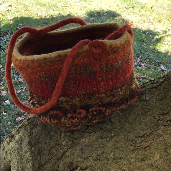 Handmade Felted wool bucket bag - Picture 3 of 3